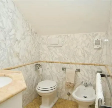 Villa Sleeps 6 Pool
